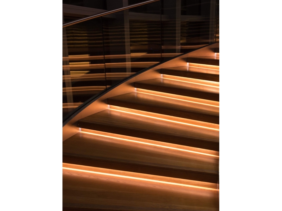 HiluX RGBW COB LED Strips - 24V - 16W - 620lm/m - RGB+2700K - CRI90+ - 5m - IP20 | Belysning - Intelligent belysning (Smart Home) - Tillbehör | GameStuff