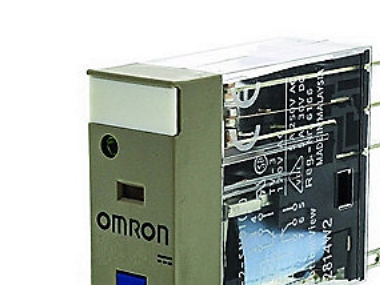 Relæ plug-in 5-pin SPDT 10A mech & LED-indikatorer låsbar testknap label facilitet G2R-1-SNI 24AC(S)