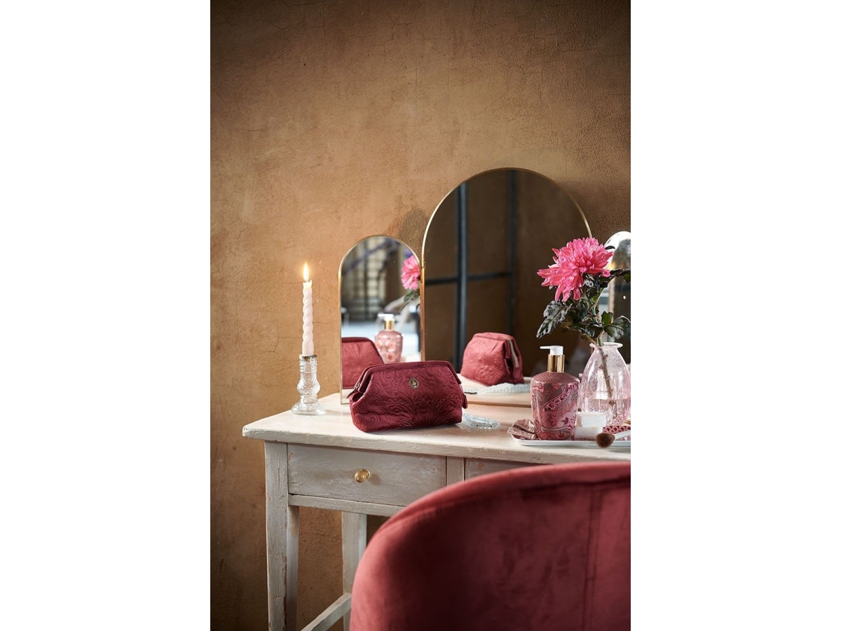PIP Studio Small Velvet Quiltey Days Red 19x12x8.5cm | Utomhus - Väskor & Resväskor - Toalettpåsar | GameStuff