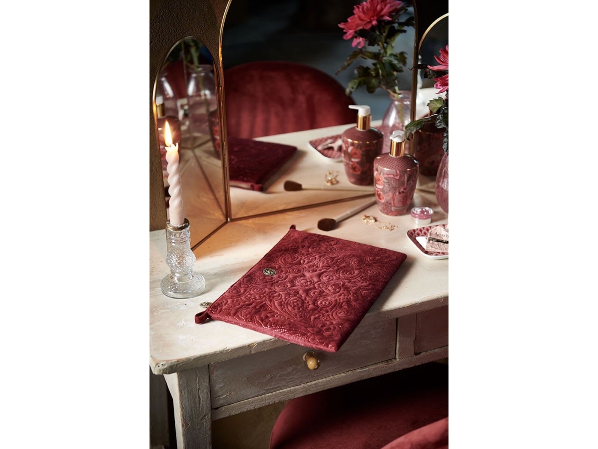 PIP Studio Cosmetic Flat Pouch Large Velvet Quiltey Days Red 30x22x1cm | Utomhus - Väskor & Resväskor - Toalettpåsar | GameStuff