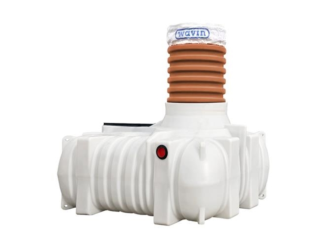 Wavin bundfældningstank med Grundfos pumpe AP 12.40.06.A1. Opføring og hætte. 2200l 5 PE