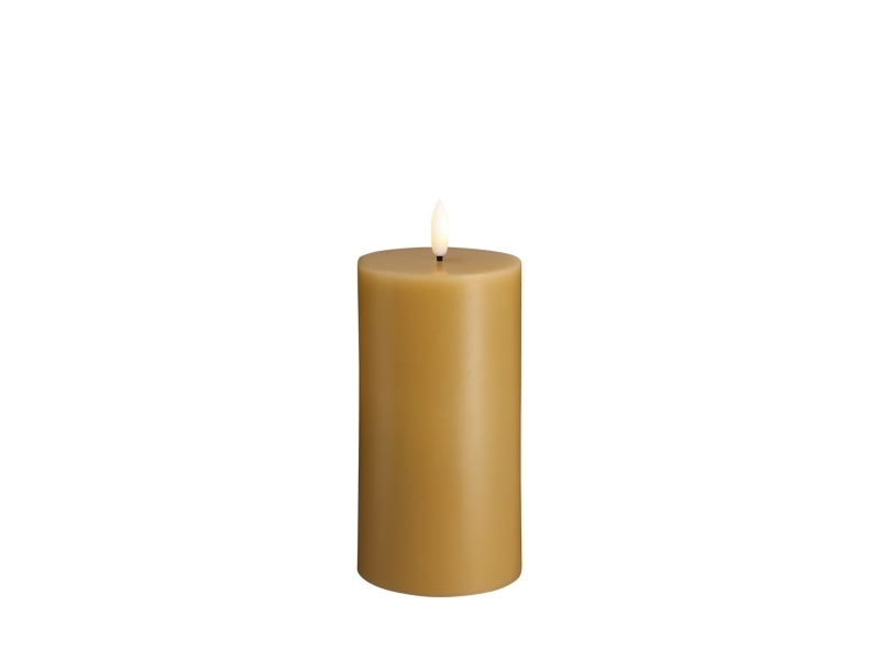 Moods & More LED bloklys i honey mustard - Ø 7,4 cm x H 15 cm