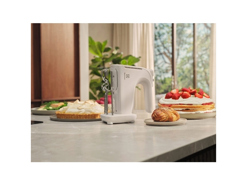 Electrolux EHM4W, Handmixer, Vit, Mixning, 1,2 m, Knappar, Rostfritt stål | Köksapparater - Köksmaskiner - Hand mixer | GameStuff