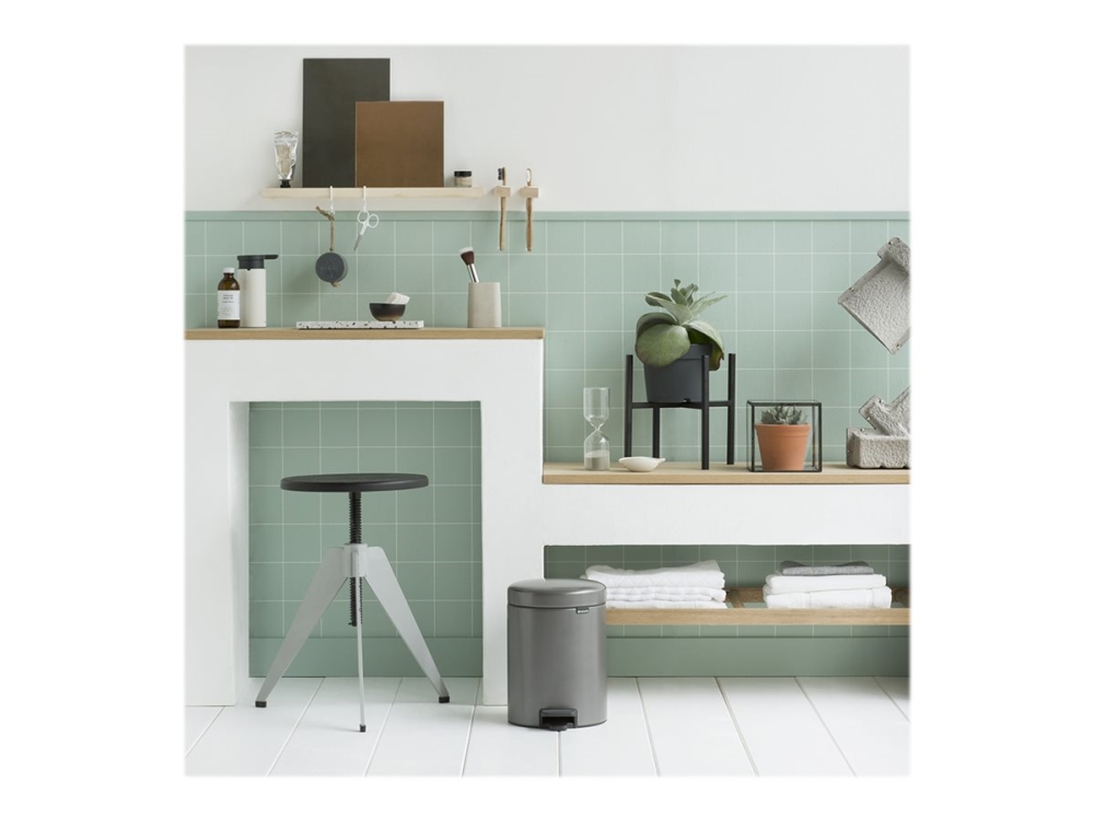 Brabantia newIcon - Jäteastia - kääntyvä kansi - 5 L - jalkapoljin - platina