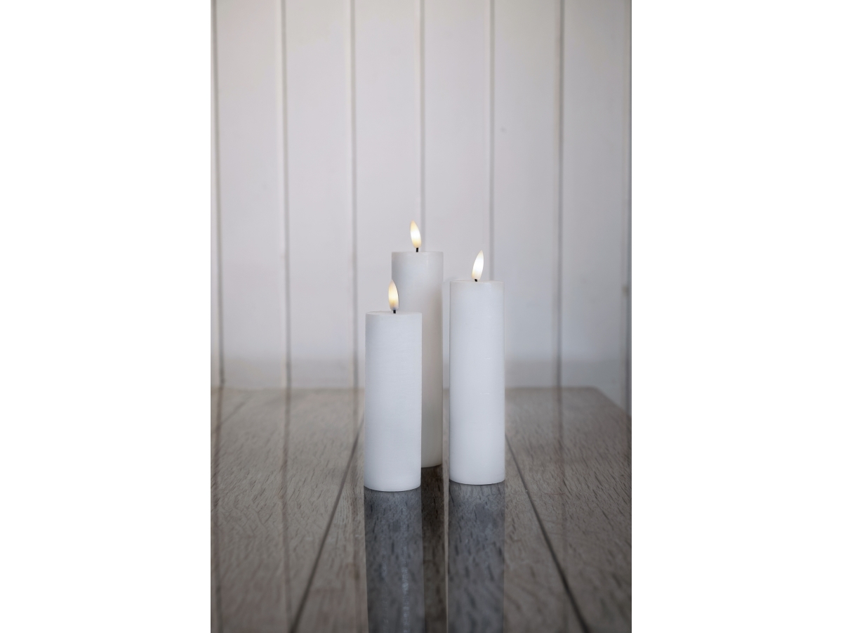 Det Gamle Apotek Led vokslys, h 20cm, dia. 5cm, 3/sæt, hvid, ekskl. 6xaaa batteri