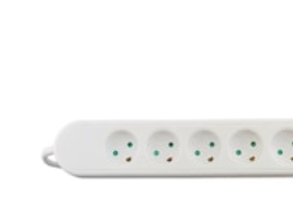 Uttag med jord och 5 uttag, vitt, 5 m | Stickproppar och uttag | GameStuff