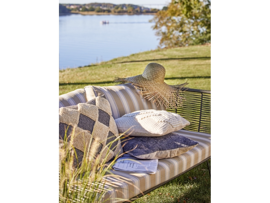 Udendørs sofa/lounge Bloomingville Mundo i grøn metal L175 x B74 x H72 cm