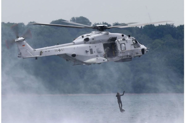 Model Set NH90 NFH 'Navy' 1:72