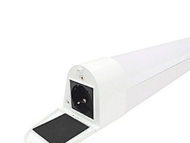 Bianka G2 spejlarmatur m. stikkontakt, LED IP44, 8W, 2700/3000/4000K CCT - Nordtronic