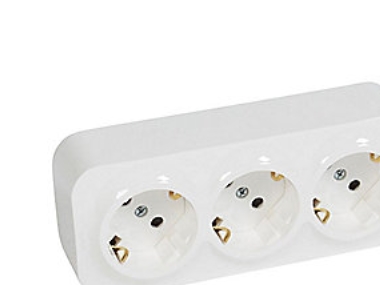Legrand Forix Indendørs Trippel Stikkontakt Schuko Standard Med Pille Sikring, 16A 3 X 2P+Jord . Komplet I Udvendigt Underlag, Hvid.