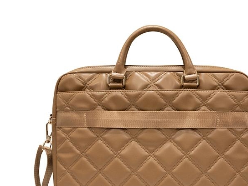 Guess krepšys kompiuteriui GUCB15ZPSQSSGW 16″  rudos spalvos Quilted 4G
