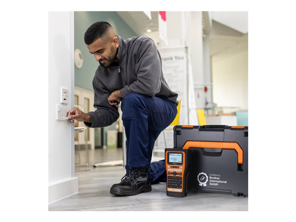 Brother P-Touch Pt-E560btvp - Etikettemaskine - S/H - Termo Transfer - Rulle (2,4 Cm) - 180 Dpi - Op Til 30 Mm/Sek. - Usb 3.0, Bluetooth 5.0 - Skærer