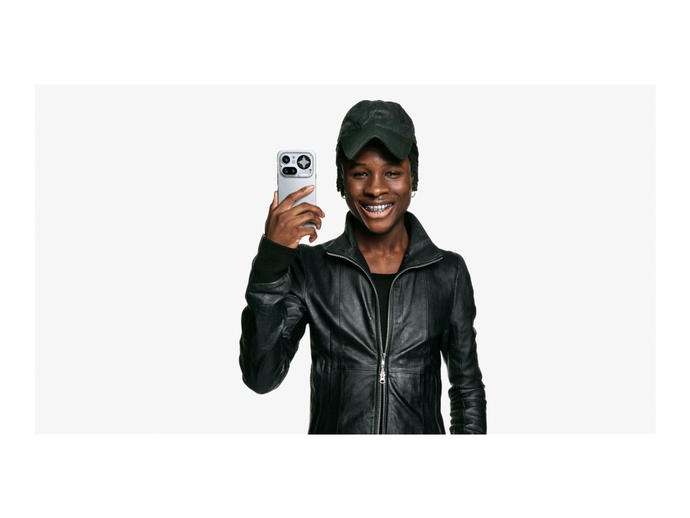 Nothing Phone (4A) Pro - 5G Smartphone - Dual-Sim - Ram 8 Gb / Intern Hukommelse 128 Gb - Oled-Skærm - 6.83" - 2800 X 1260 Pixels (144 Hz) - 3X Bagka