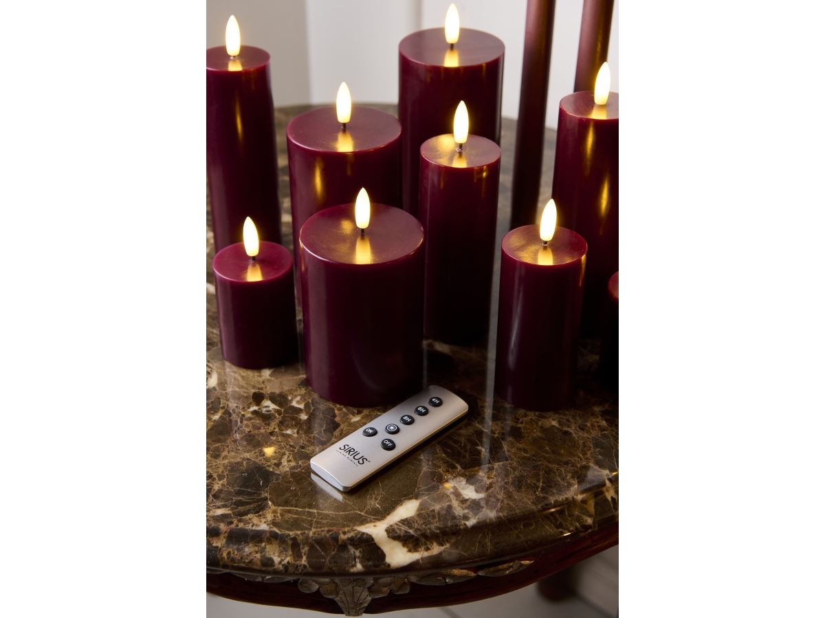 Sirius Sille Genopladelig Bloklys Mini Bordeaux - Ø 5 cm - H 6,5 cm - 2stk | Julen - Konstgjord belysning - Ljuskronor och blockljus | GameStuff