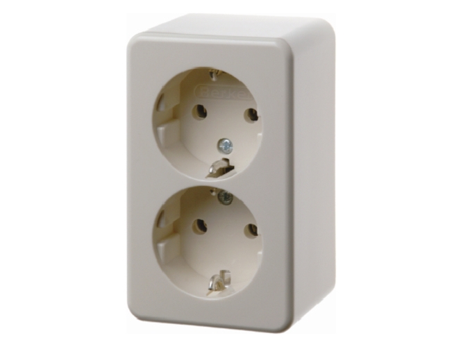 Berker 472140, Typ F, Weiß, Duroplast, Ip20, 250 V, 16 A