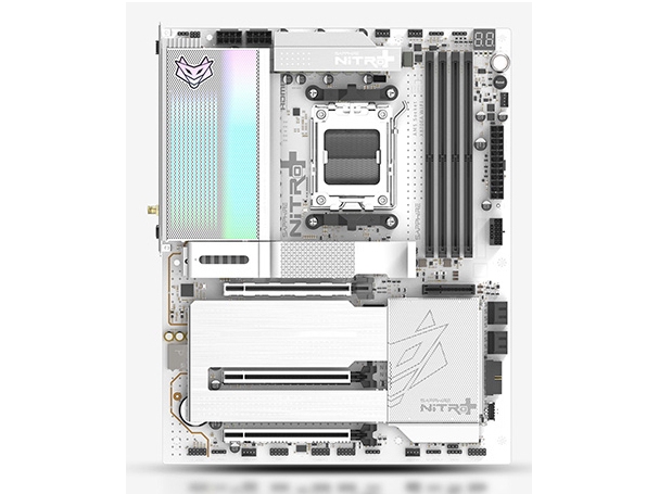 Sapphire Nitro+ X870ea Phantomlink Polar