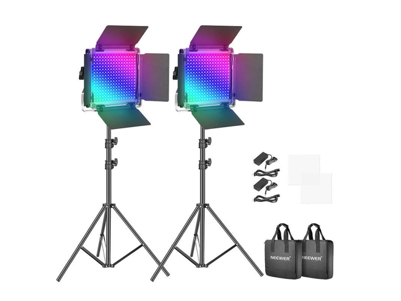 Neewer 660 PRO RGB LED VIDEO LIGHT WITH BARNDOO
