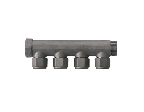TEA belagt messingfordelerrør ¾ med fast muffe & 4 afgreninger til 15mm PEX. ½ afgreninger monteret m omløber. C/C 35