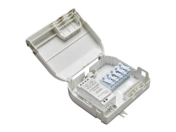 Q-Box Multi Casambi A2D, IP20-klassificeret letinstalleret Q-box til smarte enheder. Indeholder Casambi A2D. 108x110x32mm.