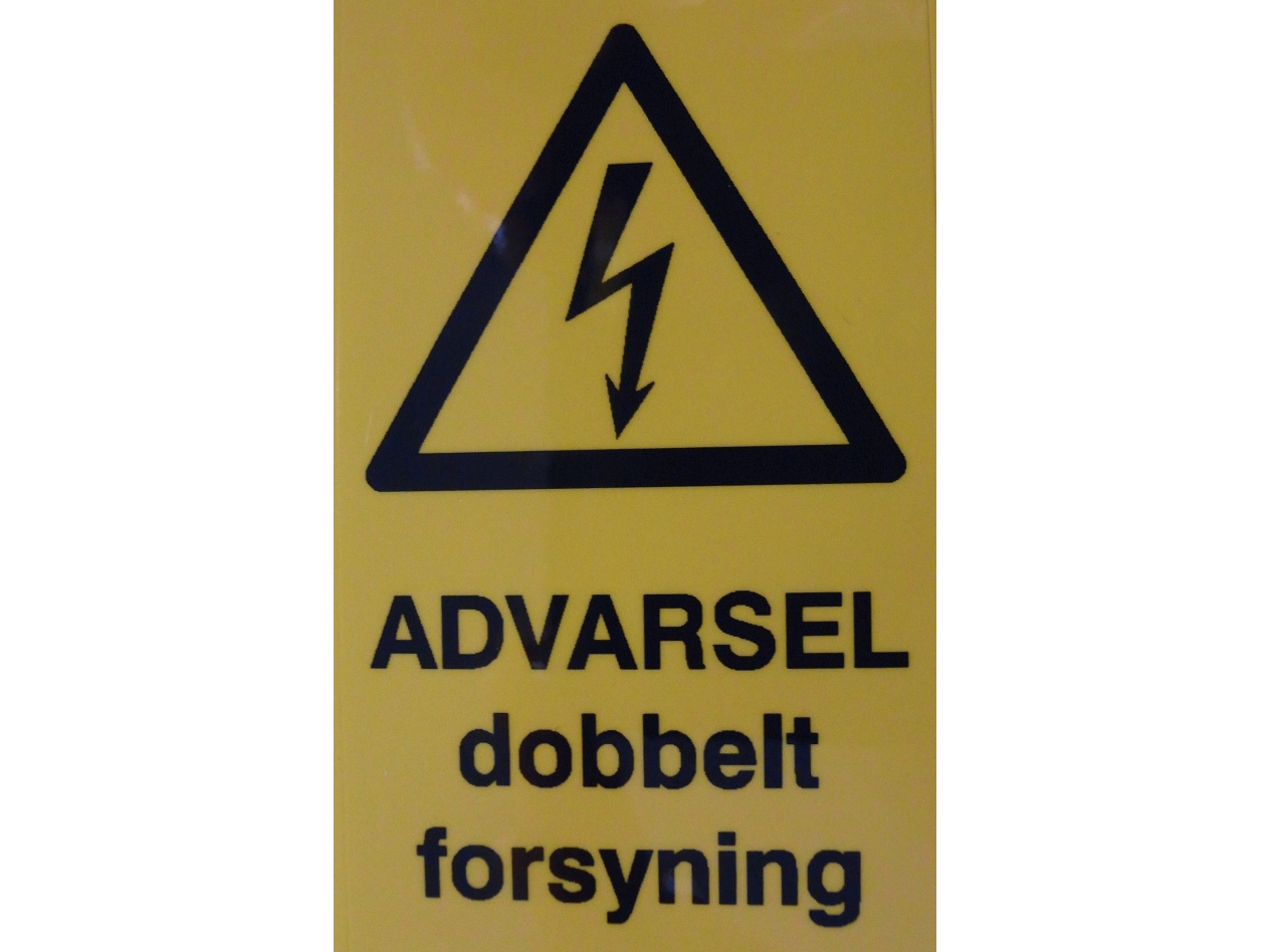 BRADY Skilt advarsel gul mærket dobbelt forsyning 40x80mm - (9 stk.)