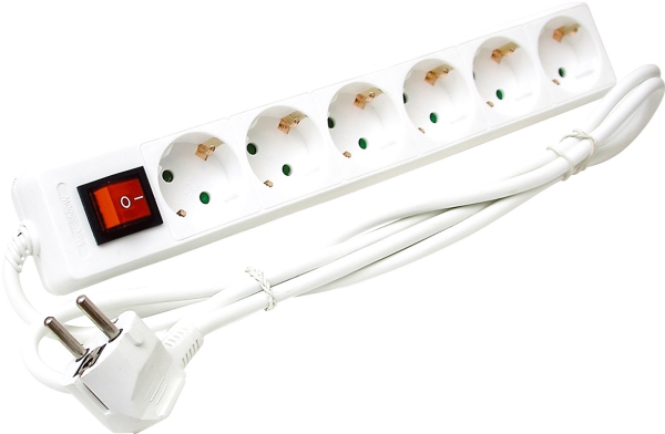 Stikkontaktdåse, 10A, Schuko 6 udtag, med jord, med afbryder, 1,4 meter ledning, hvid