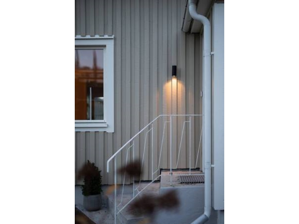 Fasadarmatur Milo G2 M I Vit, DIP-Kelvin 3000K/4000K, 380–500 lm, spridningsvinkel 30°, 5–6 W, IP65, IK06. Fasdämpning (bakkant).