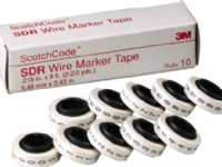 3M Opmærkningstape mærket:8 hvid tape med sort tekst rulle med 2,44m til dispenser - (50 stk.) PC tilbehør - Kabler og adaptere - Strømkabler